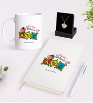 BK Gift Kişiye Özel Anaokulu Öğretmeni Beyaz Kupa Defter Kalem ve İsimli Papatya Kolye Hediye Seti-1 (Model 1)