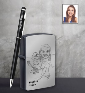 Kişiye Özel Yılbaşı Bayan Karikatürlü Siyah Çakmak Kalem Hediye Seti Model-2 (Model 1)