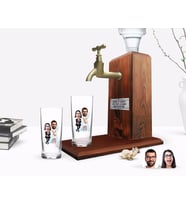 BK Gift Kişiye Özel Renkli Baskılı Sevgililer Karikatürlü İkili Rakı Bardağı ve Ahşap Rakı Standı Hediye Seti-16 (Model 1)