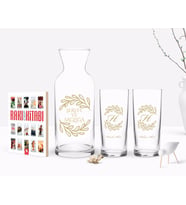 BK Gift Kişiye Özel Renkli Baskılı Baş Harf İsim Tasarımlı Tasarımlı İkili Rakı Bardağı Karaf ve Cep Kitabı Hediye Seti-7 (Model 1)