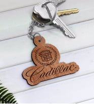 Cadillac Logolu Ahşap Anahtarlık-1 (Beyaz)