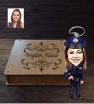Kişiye Özel Polis Karikatürlü Ahşap Anahtarlık Kutulu Bayan-2