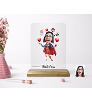 BK Gift Kişiye Özel Süper Anne Karikatürlü Ahşap Standlı Çerçeve (Beyaz)