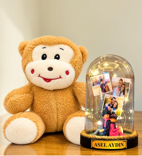 Kişiye Özel 3 Fotoğraflı LED Işıklı Fanus ve Sevimli Peluş Maymun Hediye Seti (sırt sırta biblolu)