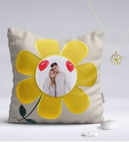 BK Gift Kişiye Özel Fotoğraflı Papatya Yastık ve Çift İsimli Papatya Kolye (Model 1)