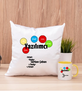 Yazılımcı Kare Yastık ve Sarı Kupa Bardak