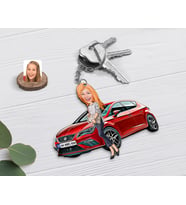 BK Gift Kişiye Özel Bayan SEAT Leon Kırmızı Figürlü Plakalı Ahşap Karikatür Anahtarlık-1