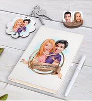 BK Gift Kişiye Özel Yılın En Mükemmel Çifti Karikatürlü Beyaz Defter Kalem ve Anahtarlık Hediye Seti-3 (Model 1)
