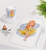 BK Gift Kişiye Özel Marilyn Monroe Karikatürlü Beyaz Defter Kalem Türk Kahvesi Fincanı Seti (Model 1)