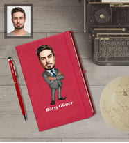 Kişiye Özel İş Adamı Karikatürlü  Kırmızı Defter Kalem Hediye Seti Bay-7