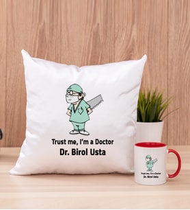 Doktor Esprili Kare Yastık ve Kırmızı Kupa Bardak