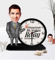 BK Gift Kişiye Özel Bay Kolay Yetişmiyor Karikatürlü Ahşap Masaüstü Saat (Çok Renkli)