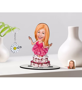 BK Gift Kişiye Özel Kadın Doğum Günü Karikatürlü 3D Ahşap Biblo ve İsimli Silver Papatya Anahtarlık-1 (Model 1)