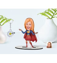 BK Gift Kişiye Özel Süper Girl Karikatürlü 3D Ahşap Biblo ve İsimli Silver Papatya Anahtarlık (Model 1)