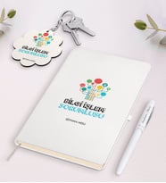 BK Gift Kişiye Özel Bilgi İşlem Sorumlusu Beyaz Defter Kalem Ve Anahtarlık Hediye Seti (Model 1)