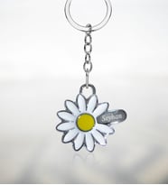 BK Gift Kişiye Özel İsimli Silver Metal Papatya Anahtarlık (Gümüş)