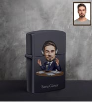 Kişiye Özel Spiker Karikatürlü UV Baskılı Siyah Benzinli Çakmak Bay-1