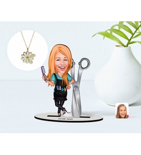 BK Gift Kişiye Özel Kadın Kuaför Karikatürlü 3D Ahşap Biblo ve İsimli Tarihli Papatya Kolye Seti-1 (Model 1)