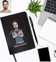Kişiye Özel Berber Karikatürlü Siyah Defter Kalem Hediye Seti Bay-1