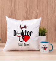 Doktor Kare Yastık ve Mavi Kupa Bardak