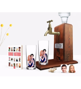 BK Gift Kişiye Özel Renkli Baskılı Sevgililer Karikatürlü İkili Rakı Bardağı Ahşap Rakı Standı ve Cep Kitabı Hediye Seti-36 (Model 1)