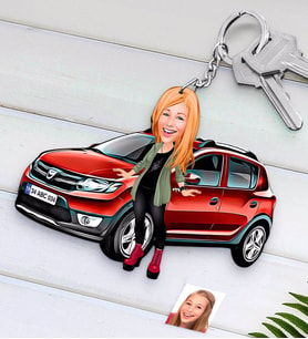 BK Gift Kişiye Özel Bayan Dacia Sandero Figürlü Plakalı Ahşap Karikatür Anahtarlık-1 (Beyaz)