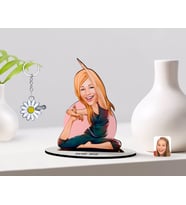 BK Gift Kişiye Özel Kadın Yoga Karikatürlü 3D Ahşap Biblo ve İsimli Silver Papatya Anahtarlık-2 (Model 1)