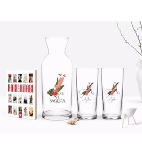 BK Gift Kişiye Özel Renkli Baskılı Harf ve İsim Tasarımlı İkili Rakı Bardağı Karaf ve Cep Kitabı Hediye Seti-5 (Model 1)