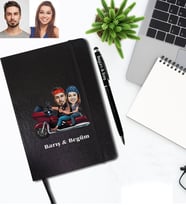 Kişiye Özel Motorcu Sevgili Karikatürlü Siyah Defter Kalem Hediye Seti Model 2