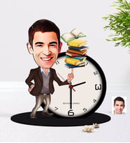 BK Gift Kişiye Özel Erkek Öğretmen Karikatürlü Ahşap Masaüstü Biblo Saat-2 (Beyaz)