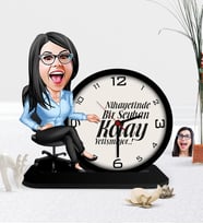 BK Gift Kişiye Özel Bayan Kolay Yetişmiyor Karikatürlü Ahşap Masaüstü Saat - 2 (Çok Renkli)
