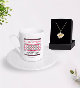 BK Gift Kişiye Özel El Sanatları Öğretmeni Türk Kahvesi Fincanı ve İsimli Papatya Kolye Hediye Seti (Model 1)