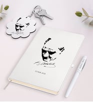 BK Gift Kişiye Özel Atatürk Temalı Beyaz Defter Kalem ve Anahtarlık Hediye Seti-25 (Model 1)