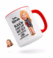 BK Gift Kişiye Özel Kadın Her Şey Yolundaymış Gibi Karikatürlü Kırmızı Kupa Bardak-1