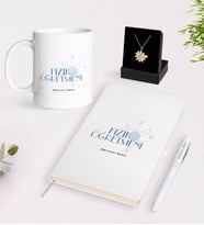 BK Gift Kişiye Özel Fizik Öğretmeni Beyaz Kupa Defter Kalem ve İsimli Papatya Kolye Hediye Seti-1 (Model 1)