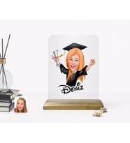 BK Gift Kişiye Özel Kadın Mezun Karikatürlü Ahşap Standlı Çerçeve (Beyaz)