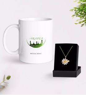 BK Gift Kişiye Özel Arapça Öğretmeni Beyaz Kupa ve Papatya Kolye Hediye Seti-2 (Model 1)
