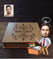 Kişiye Özel Öğretmen Karikatürlü  Ahşap Anahtarlık Kutulu Bay-4