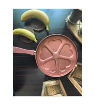 AKNUR PLASTİK-KALPLİ PANKEK TAVASI 26 CM 