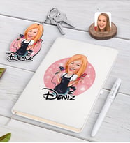 BK Gift Kişiye Özel Kadın Kuaför Karikatürlü Beyaz Defter Kalem ve Anahtarlık Hediye Seti-3 (Model 1)
