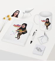 BK Gift Kişiye Özel Bayan Arapça Öğretmeni Temalı Karikatürlü Beyaz Defter Kalem Kupa Ayna Seti - 2