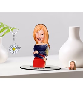 BK Gift Kişiye Özel Kadın Karikatürlü 3D Ahşap Biblo ve İsimli Silver Papatya Anahtarlık-12 (Model 1)