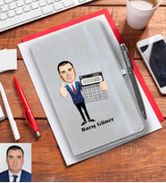 Kişiye Özel Muhasebeci Karikatürlü Gri Defter Kalem Hediye Seti Bay-1
