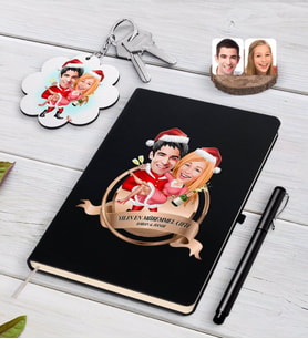 BK Gift Kişiye Özel Yılın En Mükemmel Çifti Karikatürlü Siyah Defter Kalem ve Anahtarlık Hediye Seti-62 (Model 1)