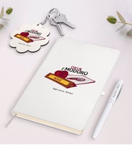 BK Gift Kişiye Özel Okul Müdürü Beyaz Defter Kalem ve Anahtarlık Hediye Seti (Model 1)