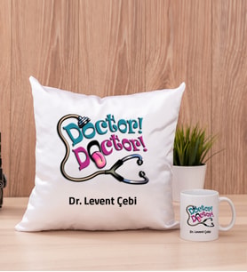 Doktor Doktor Kare Yastık ve Beyaz Kupa Bardak