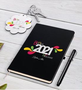 BK Gift Kişiye Özel 2024 Bu Yılda Hep Gülümse Siyah Defter Kalem ve Anahtarlık Hediye Seti-1 (Model 1)