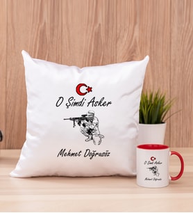 Askere Hediye Kare Yastık ve Kırmızı Kupa Bardak