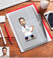 Kişiye Özel Doktor Karikatürlü Gri Defter Kalem Hediye Seti Bay-1