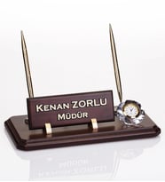 Çift Kalemli Ahşap Masa İsimliği Saatli Ofis Hediye Masa İsimlik (Kahverengi)